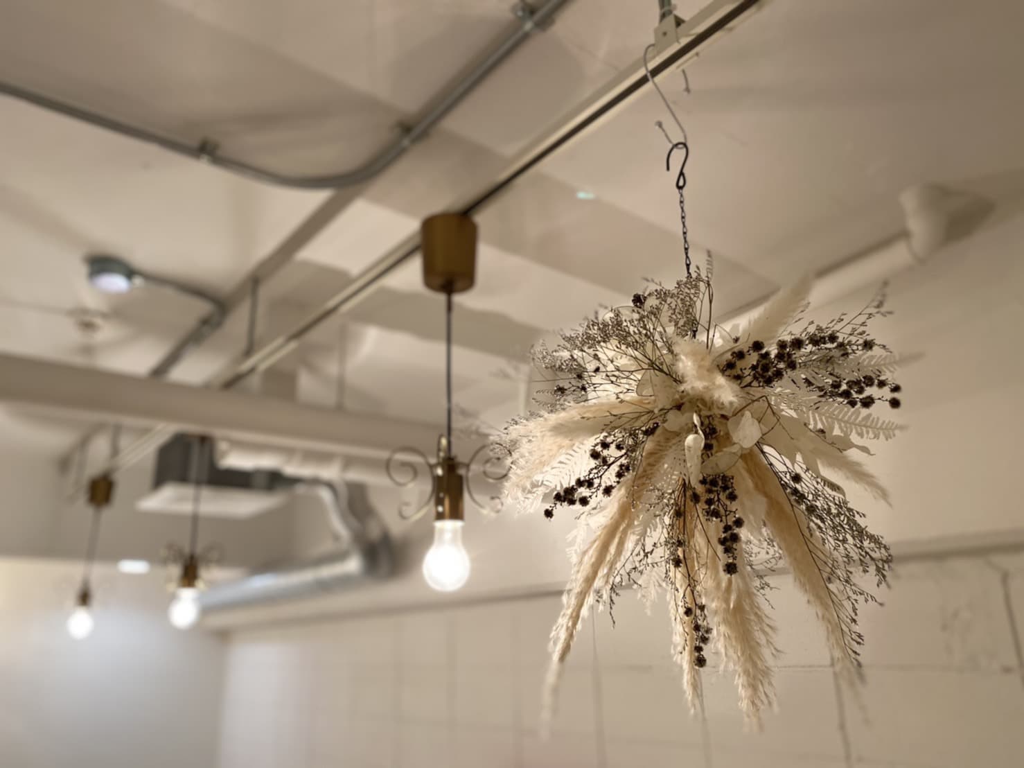 大分市西大分ビューティーサロンリンド（LINDO）ネイル・まつ毛カール・脱毛男性女性・ヘッドマッサージ専門店＿綺麗な店内